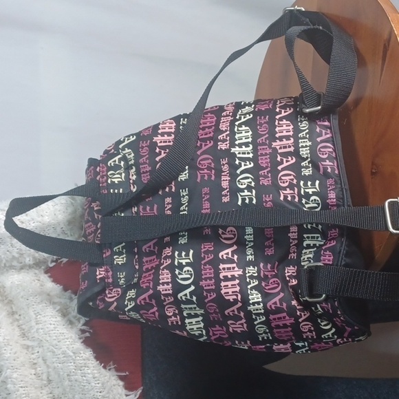 RAMPAGE BACK PACK SIZE 9×10 IN A BEAUTIFUL BLACK WITH RAMPAGE - Picture 3 of 4